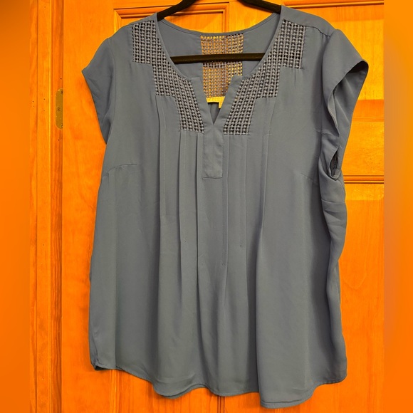 Daniel Rainn Estefan Lace Detail Split Neck Blouse - Picture 2 of 4